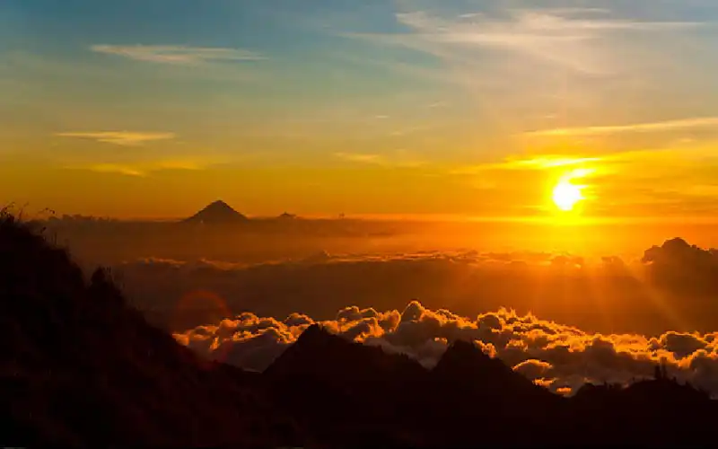 trekking rafting tour